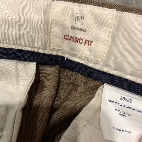 ✨LIKE NEW✨ Men’s GAP Khakis - Picture 4 of 4